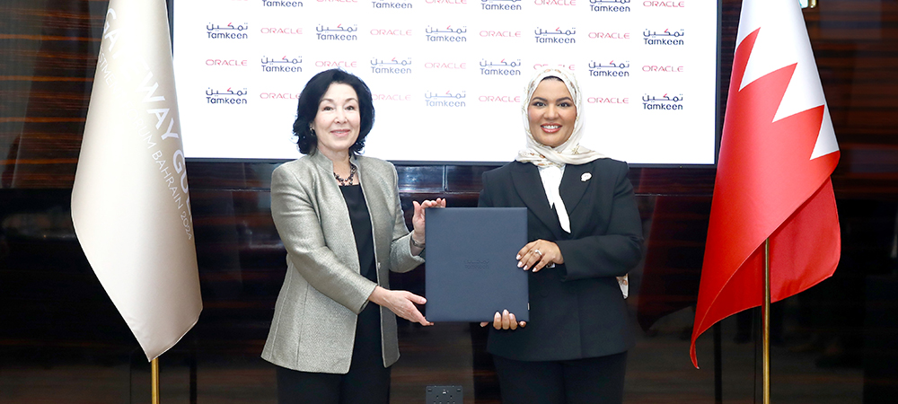 (Left to right) Safra Catz, CEO Oracle with Her Excellency Maha Abdulhameed Mofeez, Chief Executive of the Labour fund Tamkeen