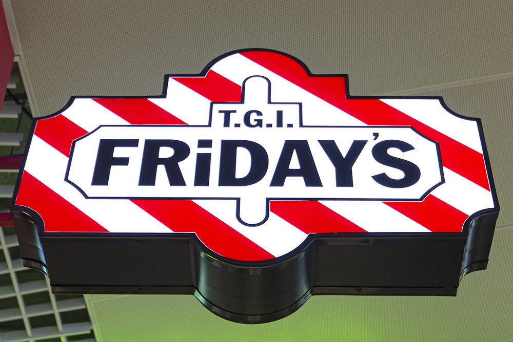 Tgi friday s. TGI Friday's логотип. Логотип TGI Fridays изменение. Fridays кафе логотип. Логотип Фрайдис похожие.